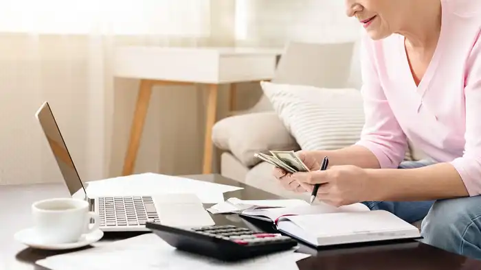 A person counting money implying how much they are saving by using modern web design in Lafayette LA.